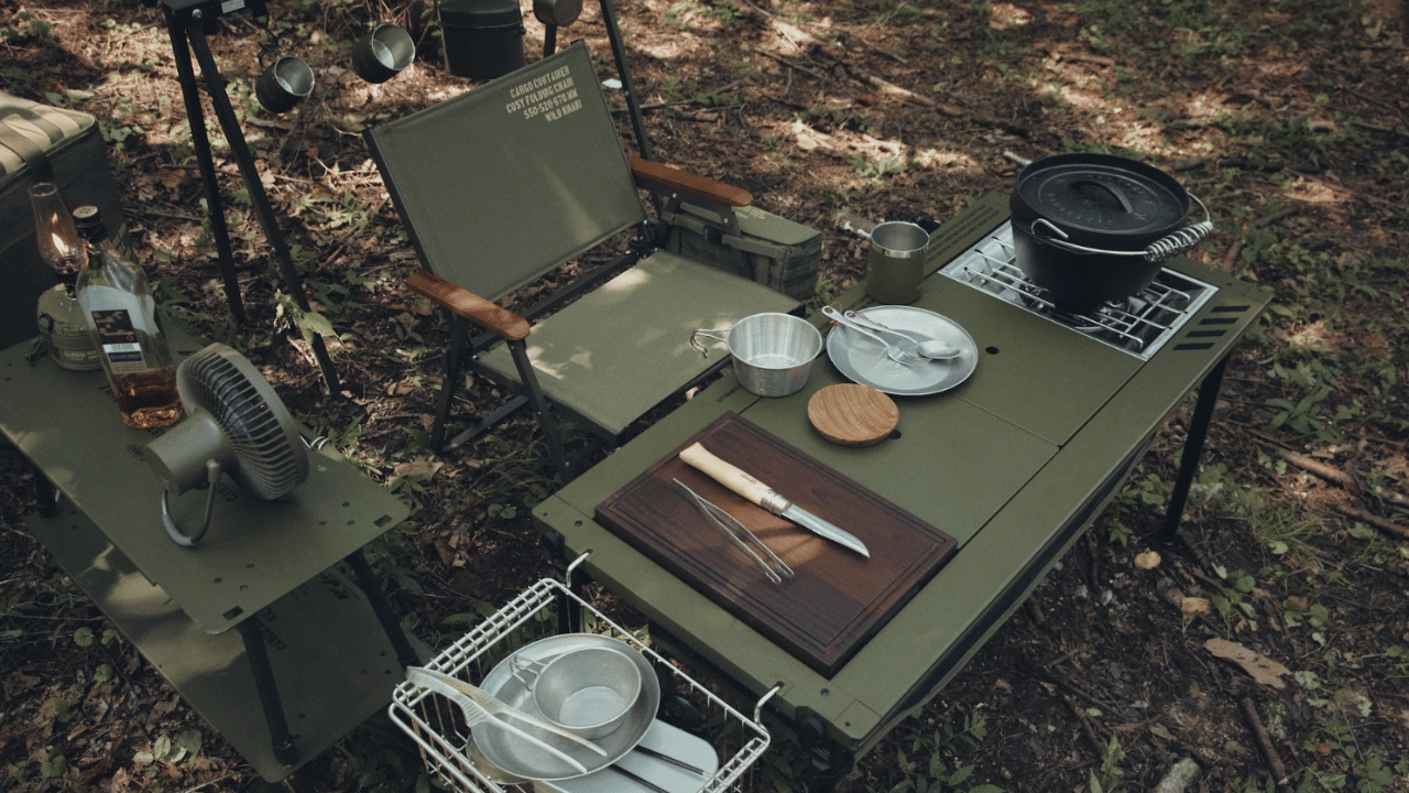 FURNITURE – CARGO CONTAINER
